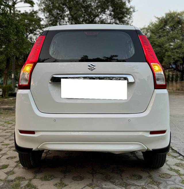 https://images10.gaadi.com/usedcar_image/4158642/original/processed_f24dcb0500fb969518f81d4c4650489e.jpg?imwidth=6402