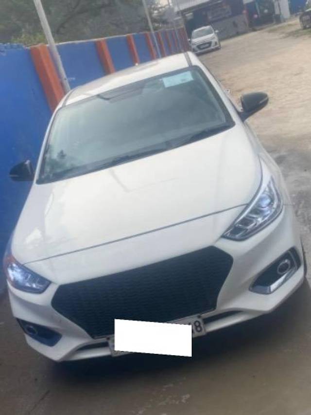 https://images10.gaadi.com/usedcar_image/4158674/original/processed_5d9749d7-0423-4765-9796-b1b3cc4fadd2.jpeg?imwidth=6400