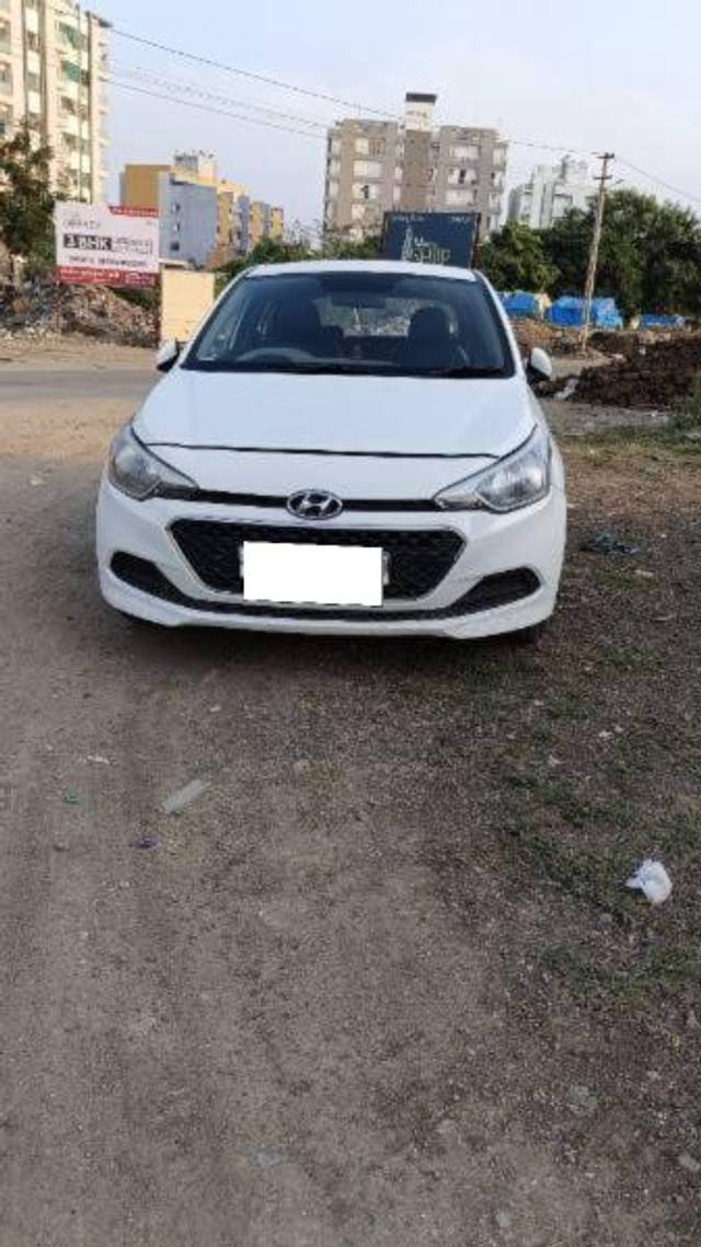 https://images10.gaadi.com/usedcar_image/4158708/original/processed_33788d3b-ce28-4add-a8b3-2acfe35dc899.jpg?imwidth=6400