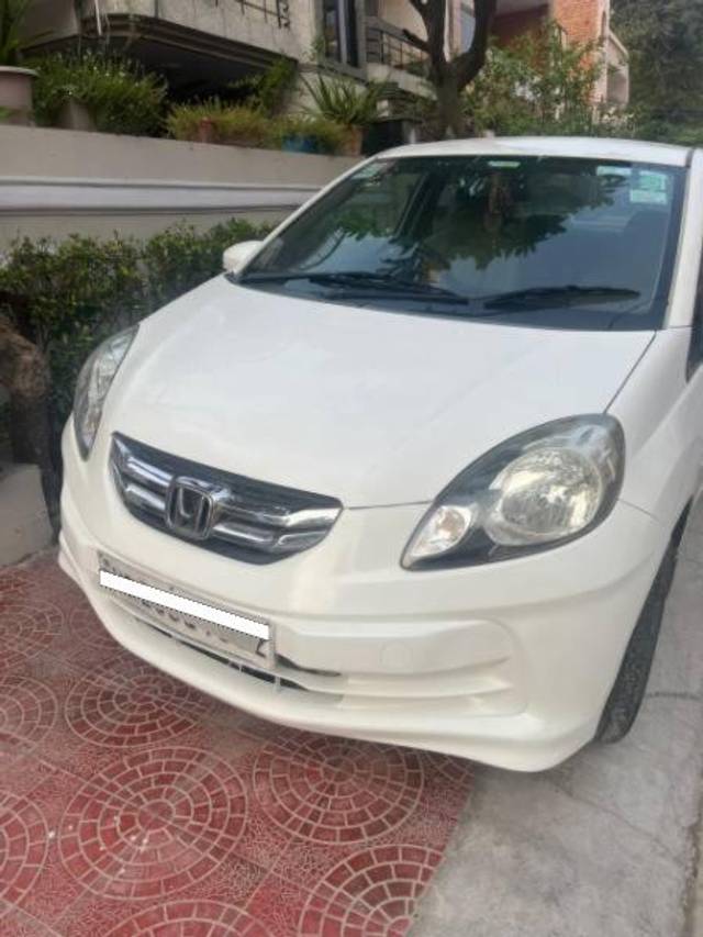 https://images10.gaadi.com/usedcar_image/4158775/original/processed_4d30e1de-9945-4bf8-86fe-5334a3e12c7f.jpg?imwidth=6400