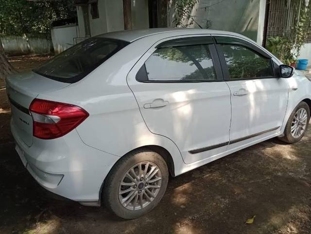 https://images10.gaadi.com/usedcar_image/4158838/original/processed_0c89648e-4ed8-4924-9b0c-d04a7177b439.jpeg?imwidth=6401