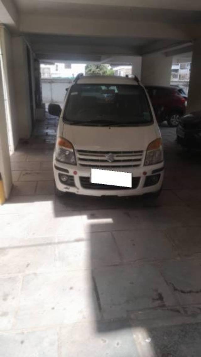 https://images10.gaadi.com/usedcar_image/4158846/original/processed_a3135e3a-f2cc-4cd6-b650-8af2085c37b5.jpg?imwidth=6402