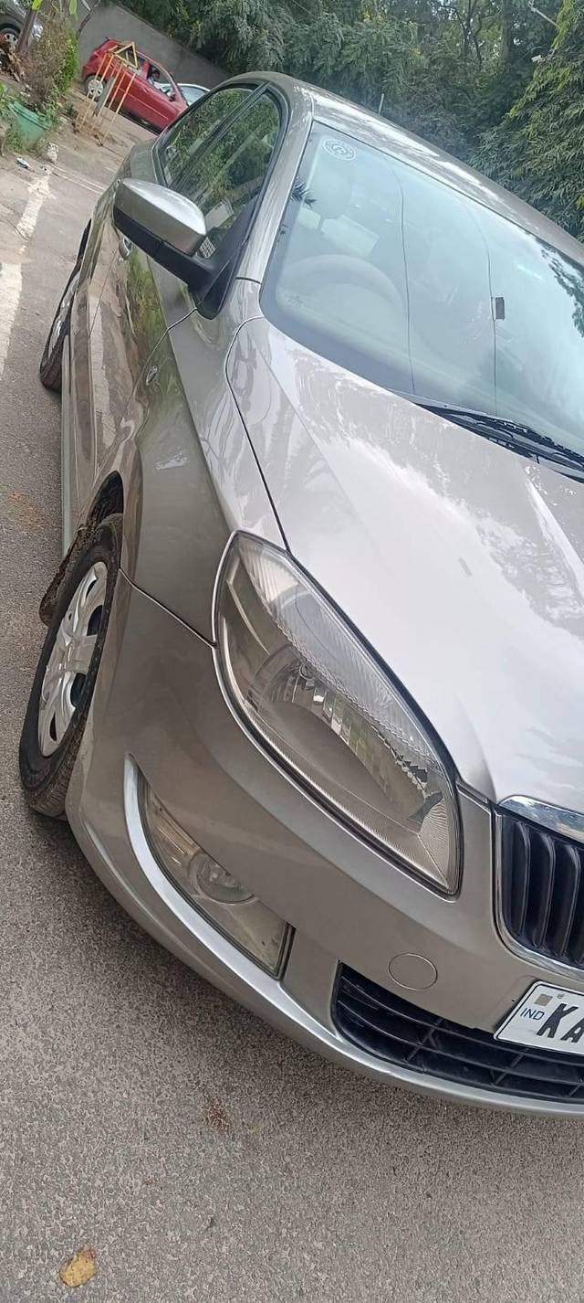 https://images10.gaadi.com/usedcar_image/4158871/original/processed_a526e93e9a729b7d1ff458baa67fb4bb.jpg?imwidth=6400