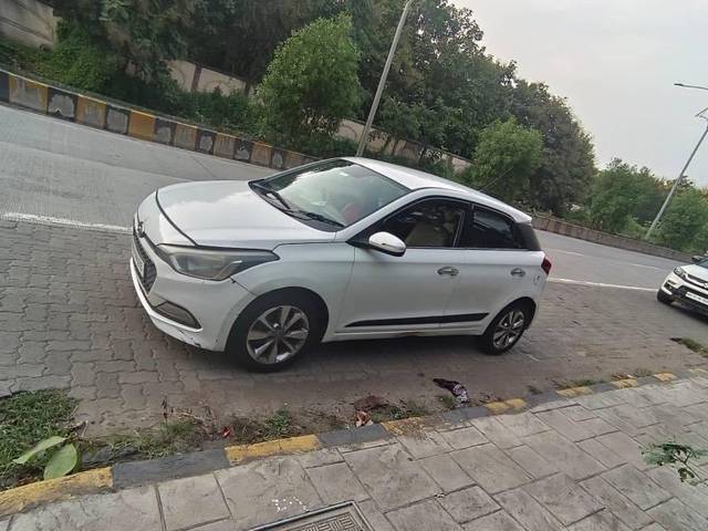 https://images10.gaadi.com/usedcar_image/4158914/original/processed_6062c435-ac43-4e7c-a12e-c191b2a630aa.jpeg?imwidth=6400