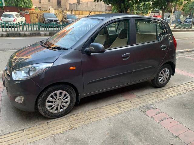 https://images10.gaadi.com/usedcar_image/4158971/original/processed_271527f6427bb775597a423f8a77db3b.jpg?imwidth=6400