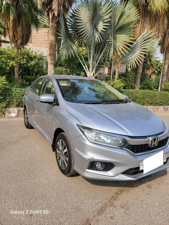 https://images10.gaadi.com/usedcar_image/4158976/original/processed_3cddda43b9ace7c05c4b59862a82a041.jpg?imwidth=6400