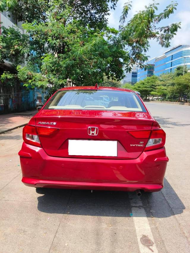 https://images10.gaadi.com/usedcar_image/4159040/original/processed_05f76092097748eb997d9cf5f8789e25.jpg?imwidth=6402