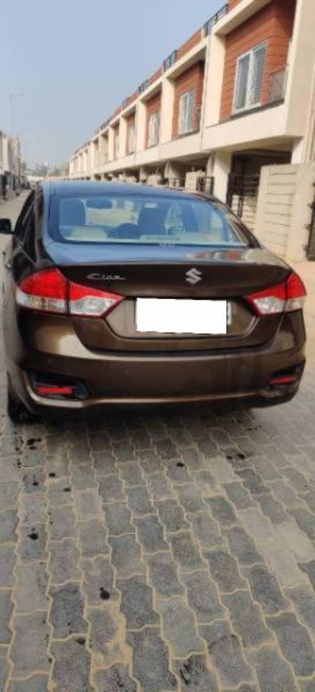 https://images10.gaadi.com/usedcar_image/4159057/original/processed_382ab5d0-1146-45e3-96b6-b6778d60c697.jpg?imwidth=6402