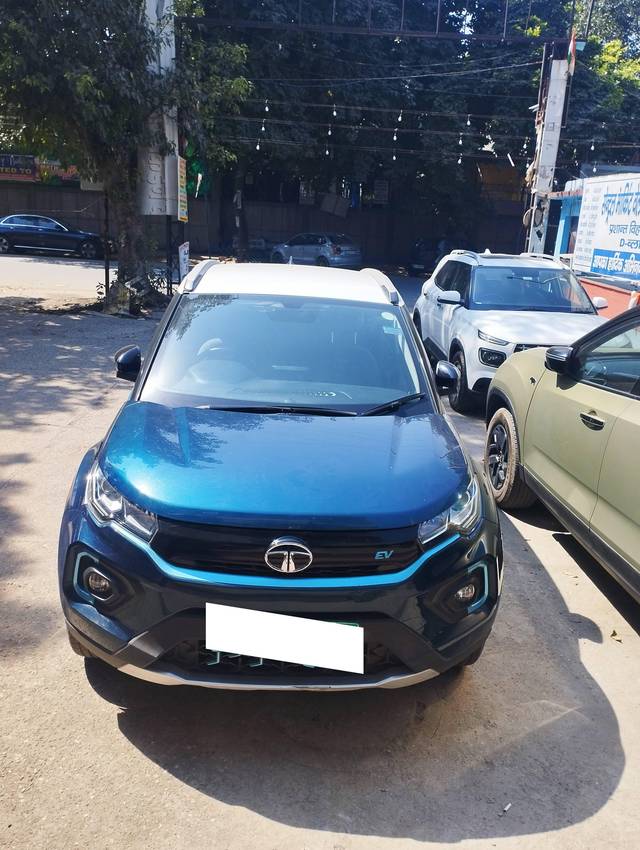 https://images10.gaadi.com/usedcar_image/4159101/original/processed_1bf965f33e92e74bc4e803b6f52fe5ef.jpg?imwidth=6402