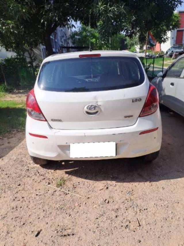 https://images10.gaadi.com/usedcar_image/4159244/original/processed_c6f1faac-896e-44c6-82b2-600f3842794a.jpg?imwidth=6401