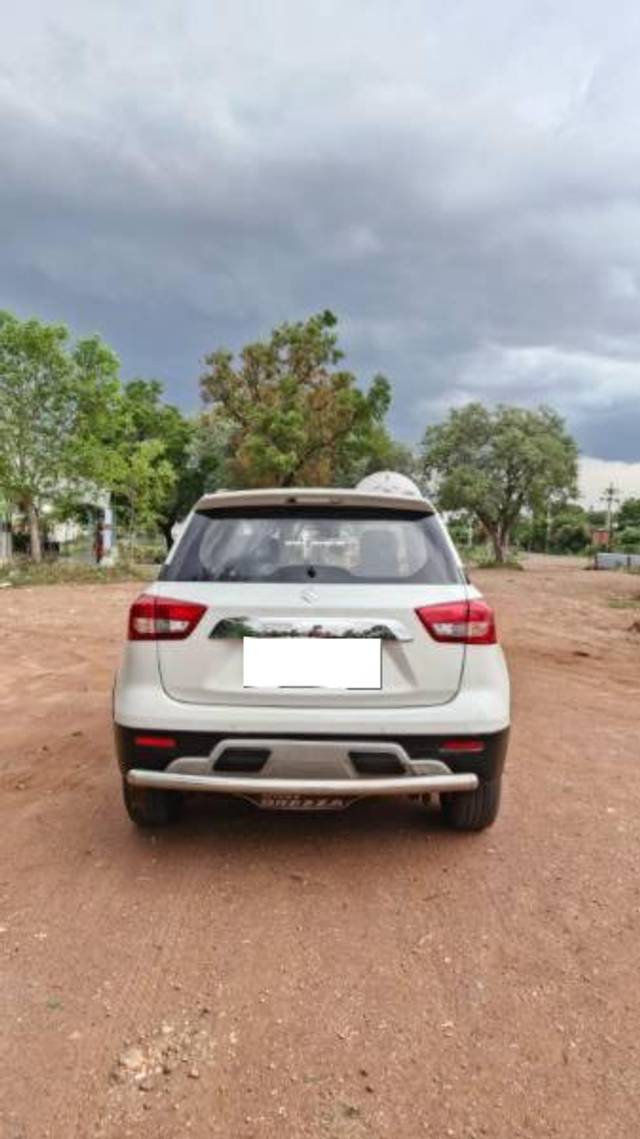 https://images10.gaadi.com/usedcar_image/4159319/original/processed_b3b8bdb5-c9d5-49be-8297-9f8b035e8c60.jpg?imwidth=6402