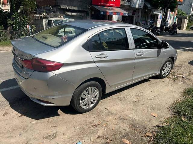 https://images10.gaadi.com/usedcar_image/4159409/original/processed_92b46257-a985-4e0d-af98-95c8c55cb0fa.jpg?imwidth=6401