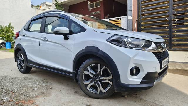 https://images10.gaadi.com/usedcar_image/4159425/original/processed_10e76f66818ebe5869512321d1551577.jpg?imwidth=6400