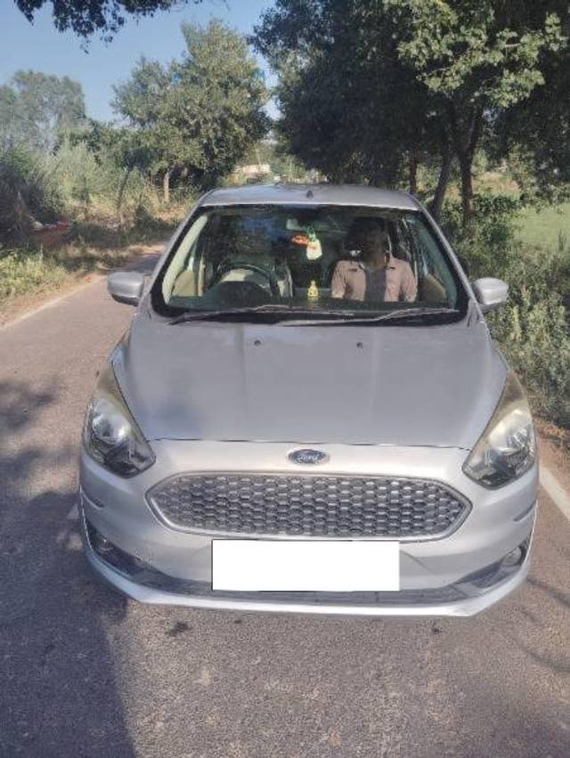 https://images10.gaadi.com/usedcar_image/4159441/original/processed_ae30b349-4e68-479e-a57d-4e96dbfe13b9.jpg?imwidth=6400