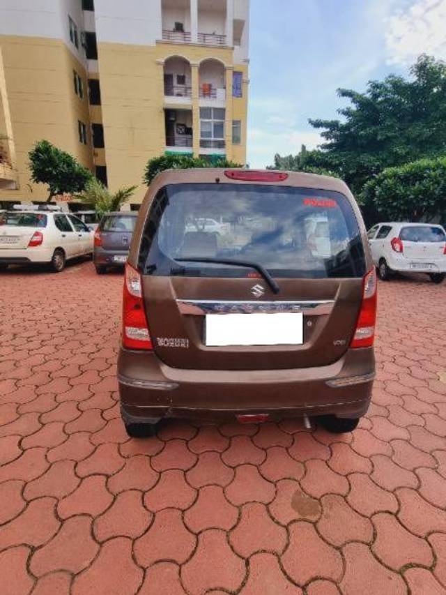 https://images10.gaadi.com/usedcar_image/4159445/original/processed_ab539767-b3a0-455f-ac61-2cc76d1aff10.jpg?imwidth=6402