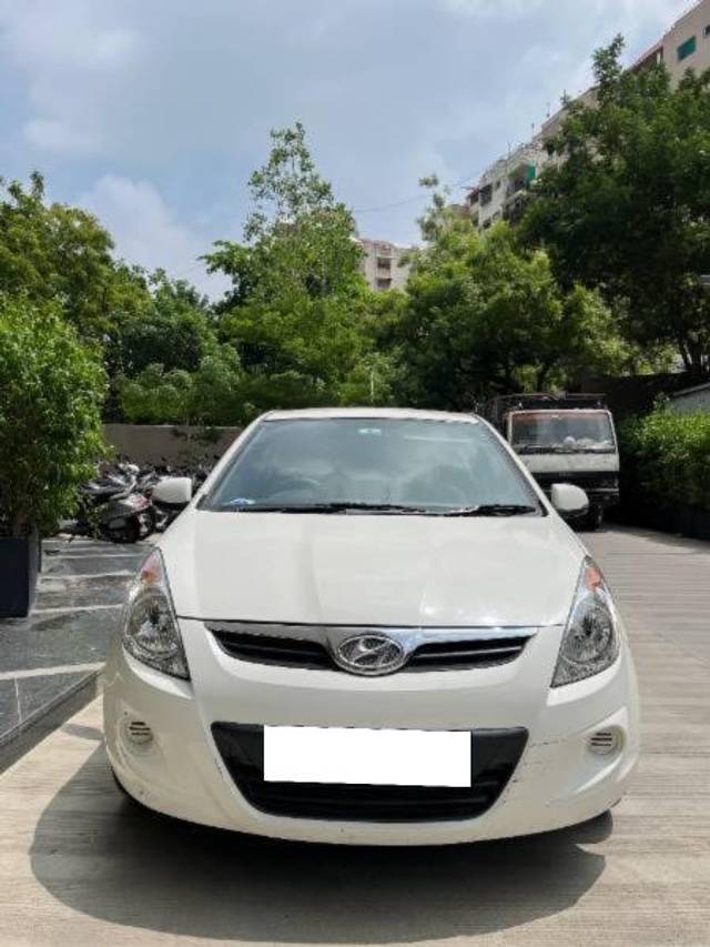 https://images10.gaadi.com/usedcar_image/4159470/original/processed_90f297f1-51d1-4195-a784-983c9878a9d6.jpg?imwidth=6402