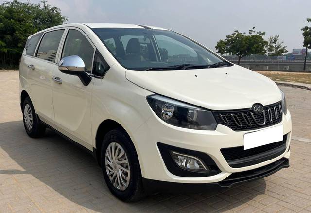 https://images10.gaadi.com/usedcar_image/4159505/original/processed_103082da1a520245cc44e0ab095b265b.jpg?imwidth=6400