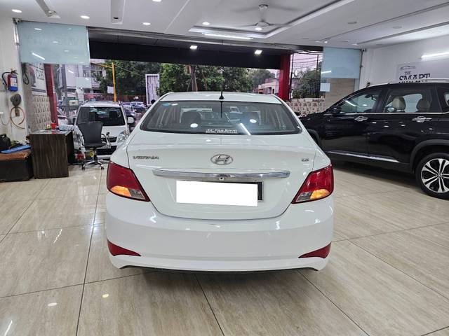 https://images10.gaadi.com/usedcar_image/4159562/original/processed_4cdb1cb51f84e85d0ca4371845006588.jpg?imwidth=6401