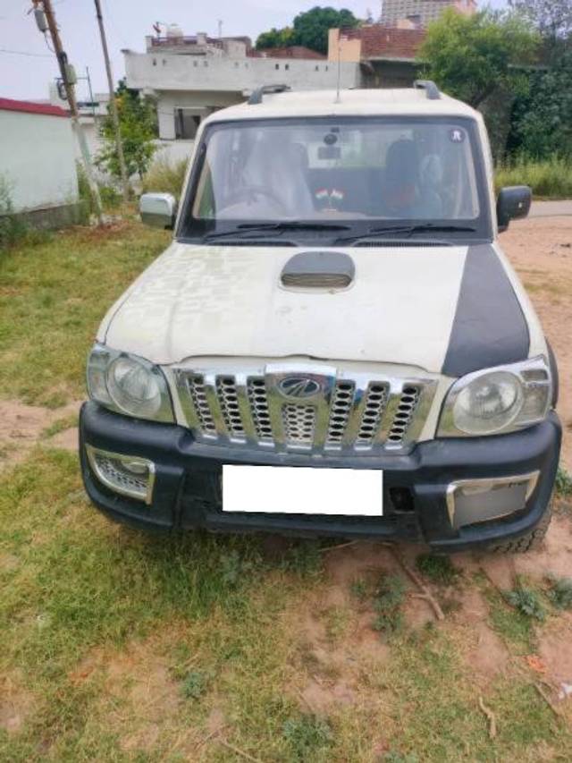 https://images10.gaadi.com/usedcar_image/4159658/original/processed_33e0abbe-c425-4477-a214-053f712fba38.jpg?imwidth=6400