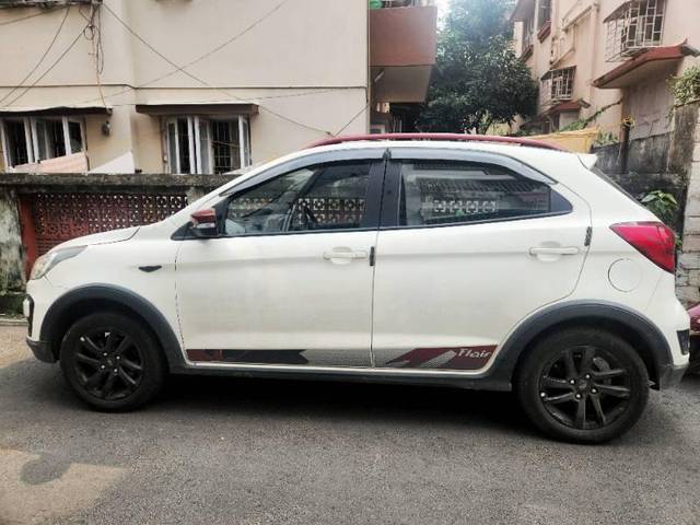 https://images10.gaadi.com/usedcar_image/4159687/original/processed_f782b685-8937-4ce6-a6db-da4ed5f2da99.jpg?imwidth=6402