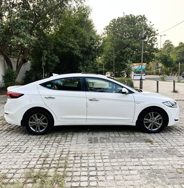 https://images10.gaadi.com/usedcar_image/4159773/original/7ef036374c8a53cc717c86ad9292a217.jpeg?imwidth=6401