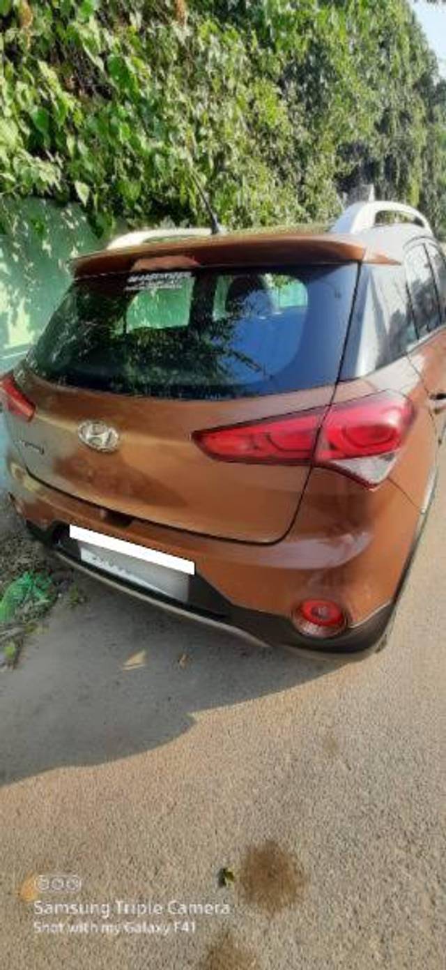 https://images10.gaadi.com/usedcar_image/4159855/original/processed_57e2918a-159d-43d5-bba0-40c98e40e3dc.jpg?imwidth=6402