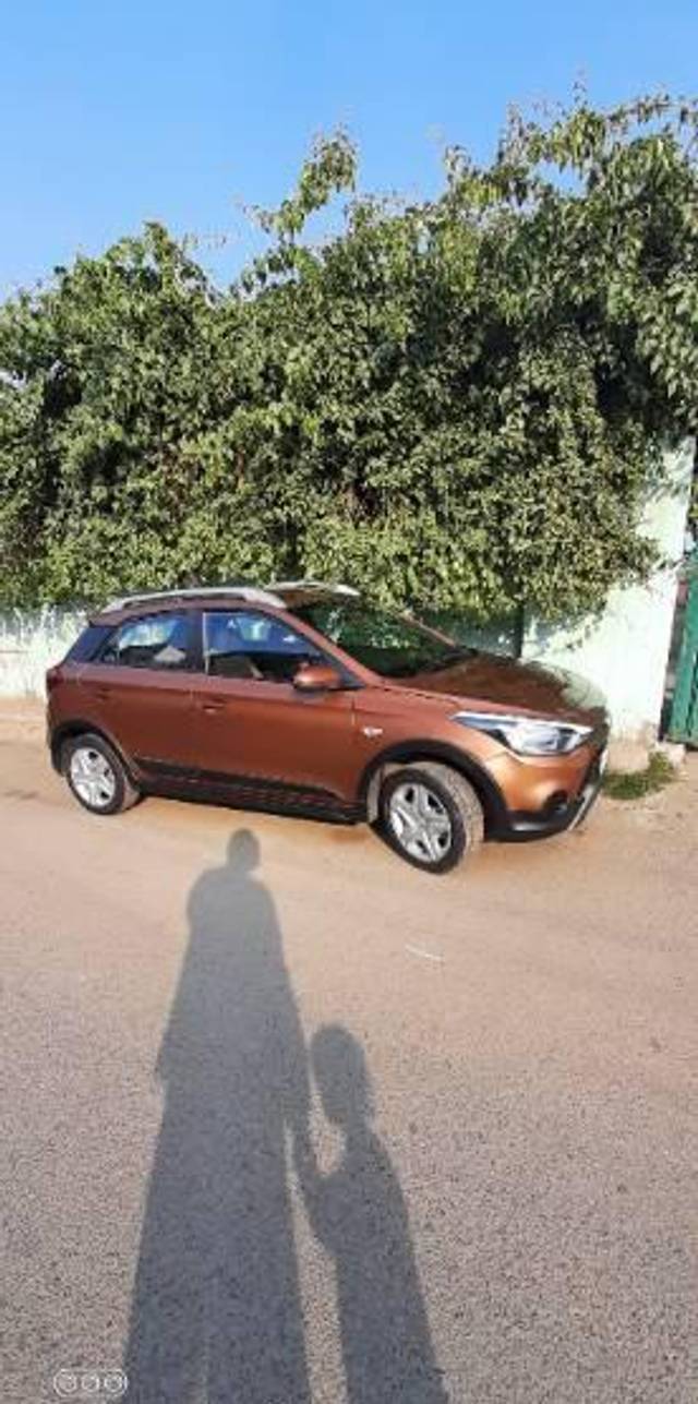 https://images10.gaadi.com/usedcar_image/4159855/original/processed_6214ed0d-620e-4a28-9ee5-cf662e04bf6f.jpg?imwidth=6401