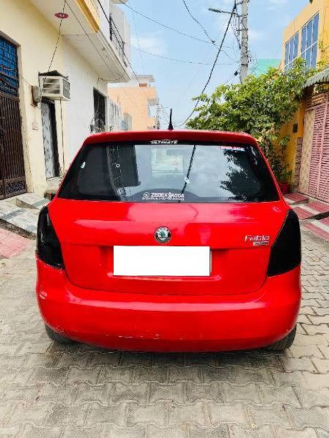 https://images10.gaadi.com/usedcar_image/4159980/original/processed_66477055-a6a1-46d7-a0bb-173a71de5841.jpg?imwidth=6401