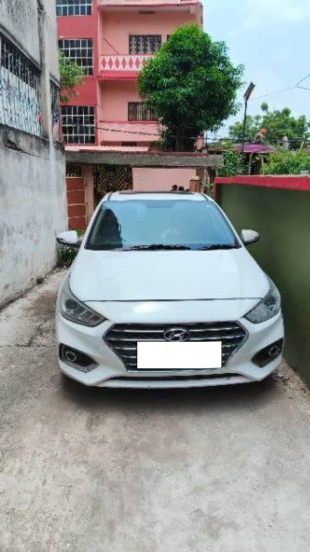 https://images10.gaadi.com/usedcar_image/4160025/original/processed_729fcf3b-20c1-4442-8d95-95f5f6c4f781.jpeg?imwidth=6400