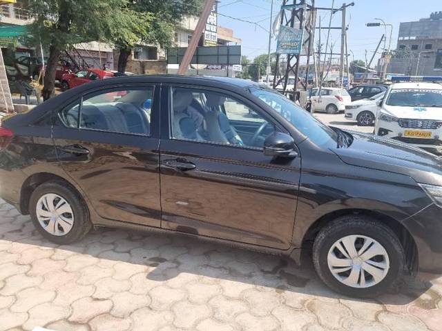 https://images10.gaadi.com/usedcar_image/4160087/original/processed_9a092ee1-e705-4d2b-85c9-87c48a137b68.jpg?imwidth=6400