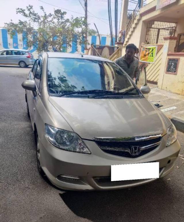 https://images10.gaadi.com/usedcar_image/4160142/original/processed_b21f8b1a-fa82-4f88-8c51-7e5d7c896f47.jpg?imwidth=6400