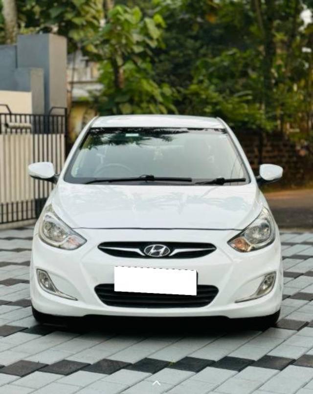 https://images10.gaadi.com/usedcar_image/4160155/original/processed_3487ae40-b714-4c11-9d23-747e9445bcbd.jpg?imwidth=6400