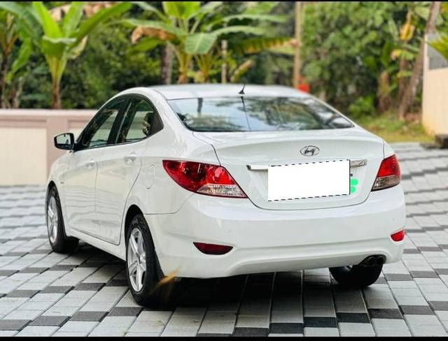 https://images10.gaadi.com/usedcar_image/4160155/original/processed_aaddafc2-c0e2-49bb-9c00-50a6254e2250.jpg?imwidth=6402