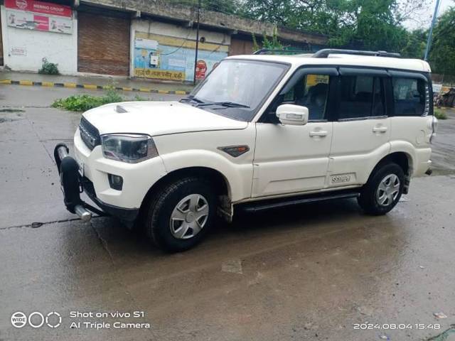 https://images10.gaadi.com/usedcar_image/4160180/original/processed_570fb6ce-8a46-4187-a9cb-a8c5e3ab98e7.jpg?imwidth=6402