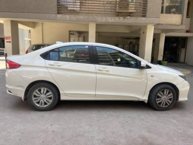 https://images10.gaadi.com/usedcar_image/4160279/original/processed_d156f6c6-e60f-4fe3-a10b-994d5fb1e0ec.jpg?imwidth=6401