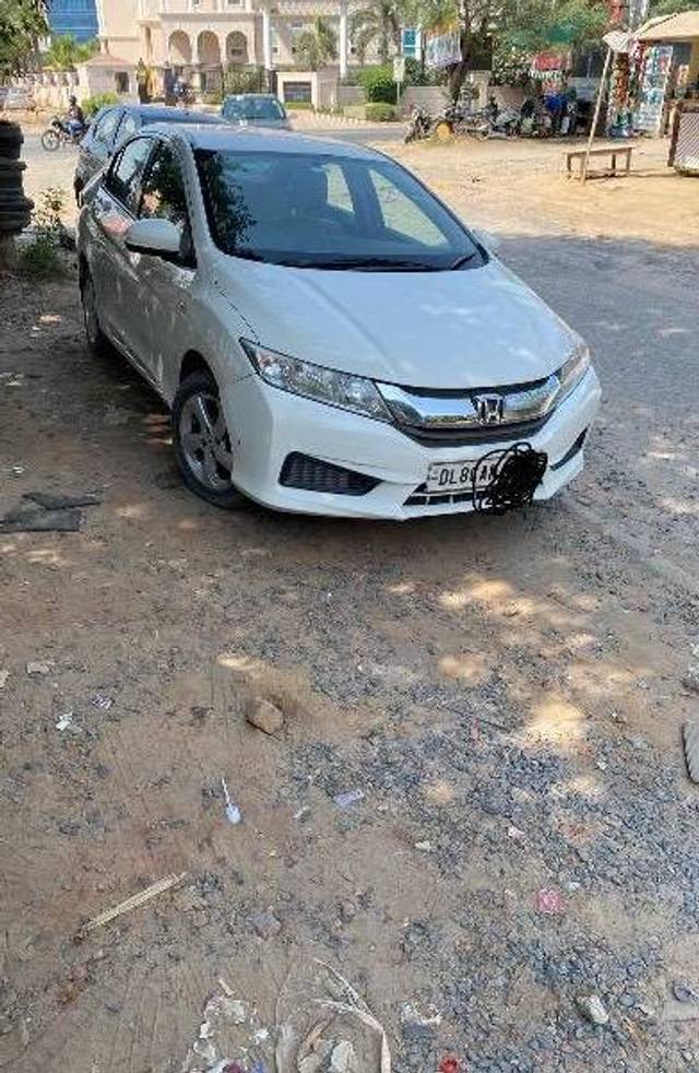 https://images10.gaadi.com/usedcar_image/4160332/original/processed_cc980799-1183-4f1e-bbd3-66fd9fed4ebe.jpeg?imwidth=6400