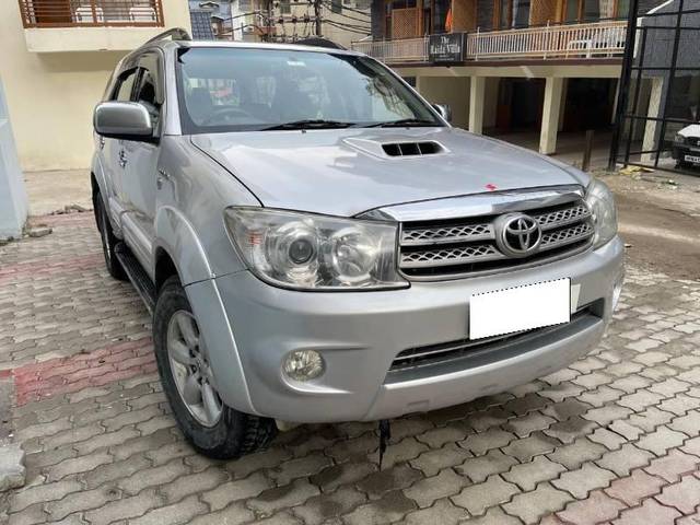 https://images10.gaadi.com/usedcar_image/4160338/original/processed_404daa00-0747-435d-8a77-02f89ce0d6e3.jpg?imwidth=6400