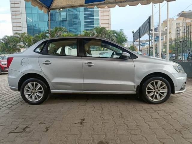 https://images10.gaadi.com/usedcar_image/4160461/original/1e5aa6f7f83f42801a25cad37d724fed.jpeg?imwidth=6401