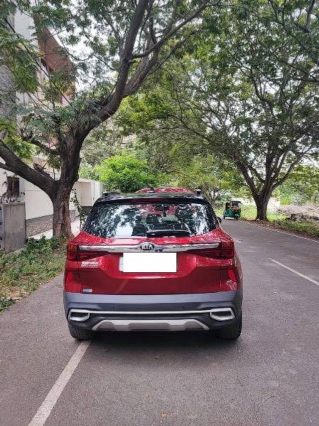 https://images10.gaadi.com/usedcar_image/4160491/original/processed_2fd68942-8419-468c-95e8-c90c8aadab7c.jpeg?imwidth=6401