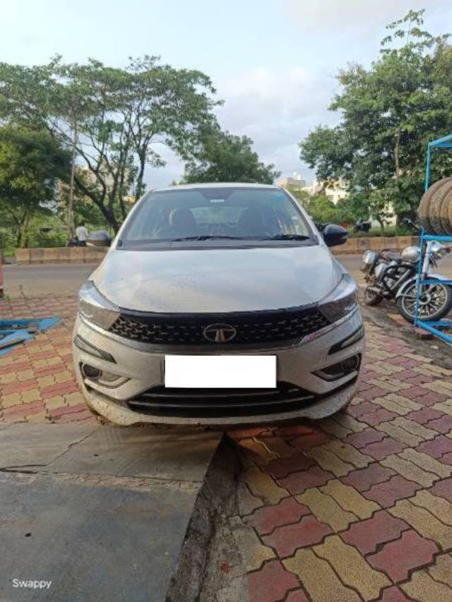 https://images10.gaadi.com/usedcar_image/4160573/original/processed_74524439-07fd-4fde-b379-e4db69a3860f.jpg?imwidth=6400