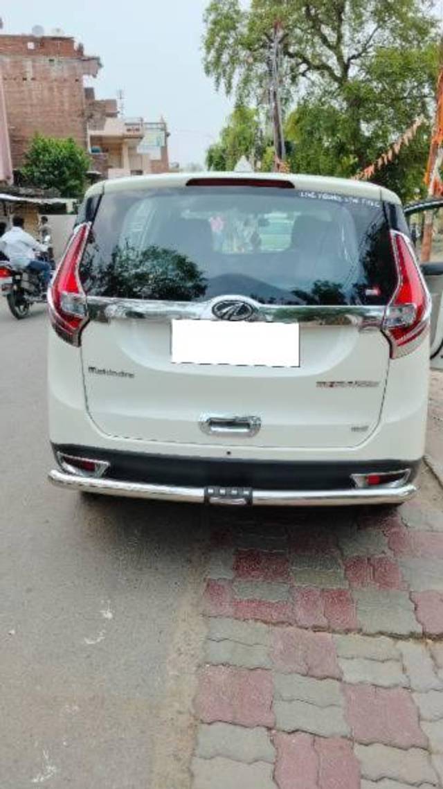 https://images10.gaadi.com/usedcar_image/4160703/original/processed_9c9cdcf0-13f1-478f-823c-48c7d40bfd33.jpg?imwidth=6400