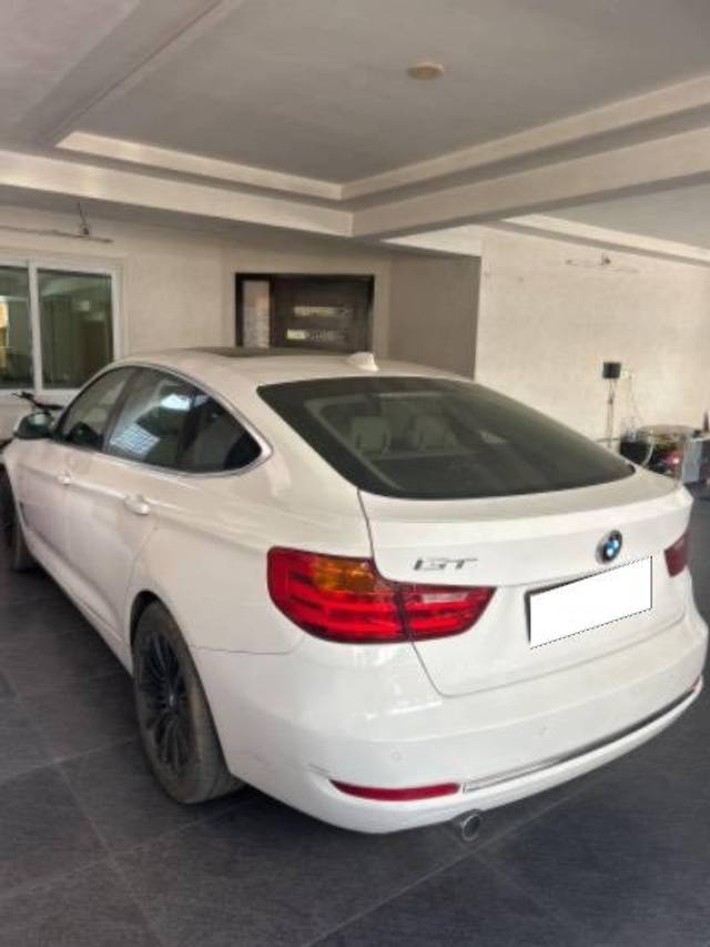 https://images10.gaadi.com/usedcar_image/4160714/original/processed_0a2a9c30-0ef2-4f74-aa0c-556469cbadfd.jpg?imwidth=6402