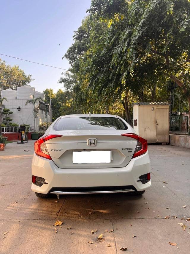 https://images10.gaadi.com/usedcar_image/4160745/original/processed_7c0e441b558a10b5965b7640497dc8d9.jpeg?imwidth=6402