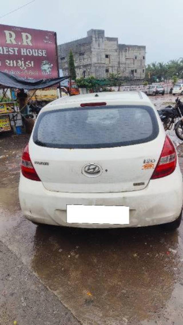 https://images10.gaadi.com/usedcar_image/4160798/original/processed_8687cb99-e81a-4dea-8508-67abfc19d395.jpg?imwidth=6401