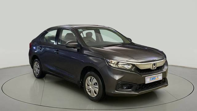 https://images10.gaadi.com/usedcar_image/4160801/original/4c88037f7a441ab06cda6bc0dee43704.jpg?imwidth=6400