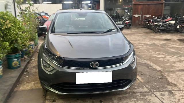 https://images10.gaadi.com/usedcar_image/4160878/original/processed_38f98033-3f9d-4d36-9fd5-7967b2b352d4.jpg?imwidth=6402