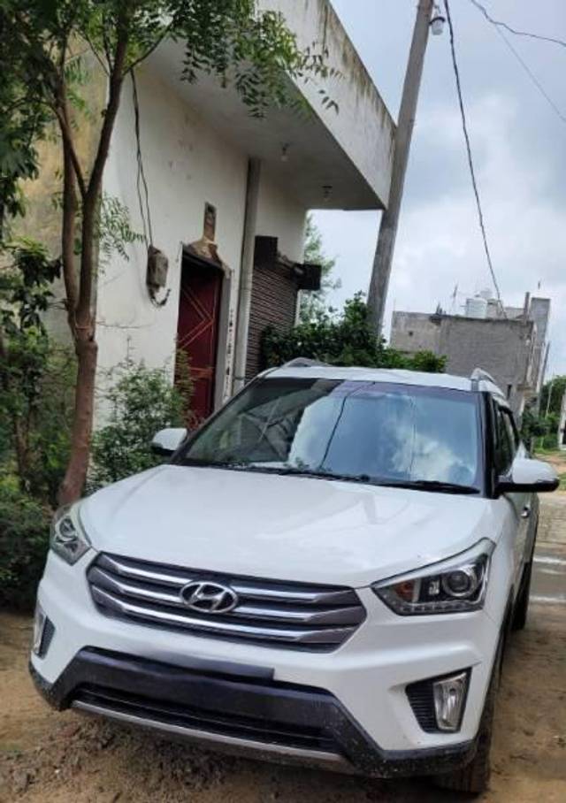 https://images10.gaadi.com/usedcar_image/4160944/original/processed_8dc03c2e-239d-45b2-90c3-18fcc076c453.jpeg?imwidth=6400