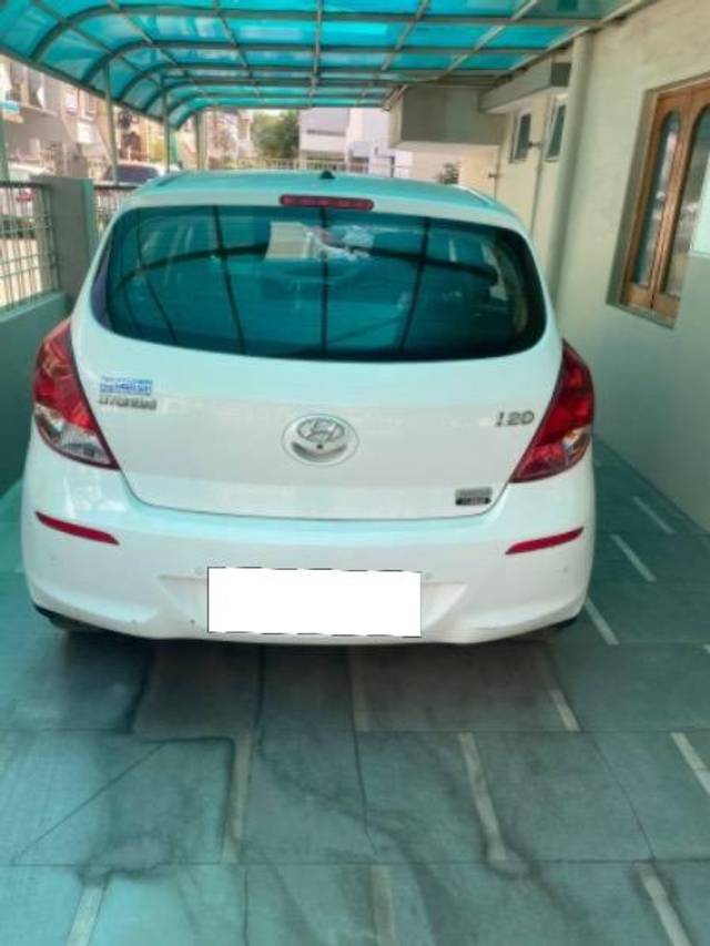 https://images10.gaadi.com/usedcar_image/4161138/original/processed_8173ede3-a9e0-4ba6-b692-0c847cda96a2.jpg?imwidth=6401