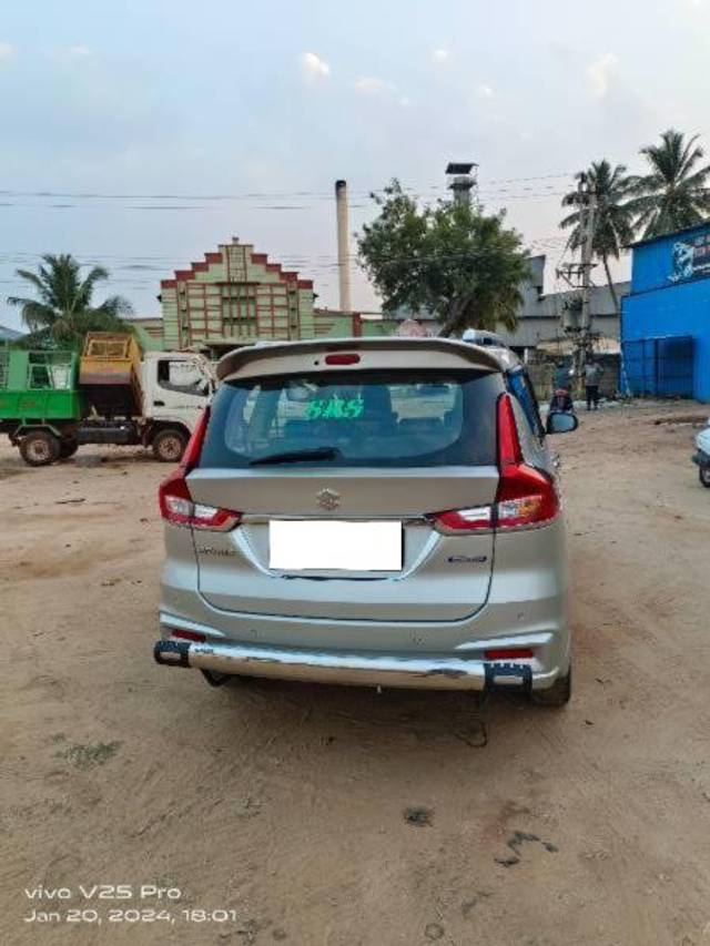 https://images10.gaadi.com/usedcar_image/4161147/original/processed_aa9434bf-811c-415c-b620-6c0dc6dc8ea1.jpg?imwidth=6401