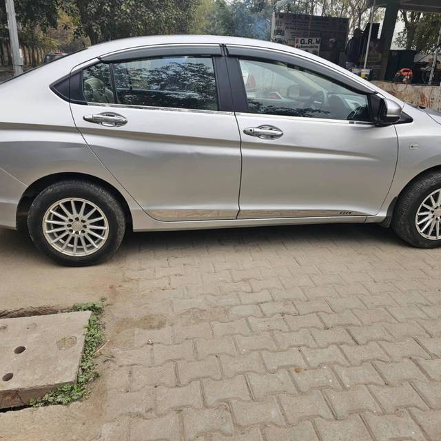 https://images10.gaadi.com/usedcar_image/4161170/original/processed_75f83f8a9f78df16dbe17fba05edf08d.jpg?imwidth=6401